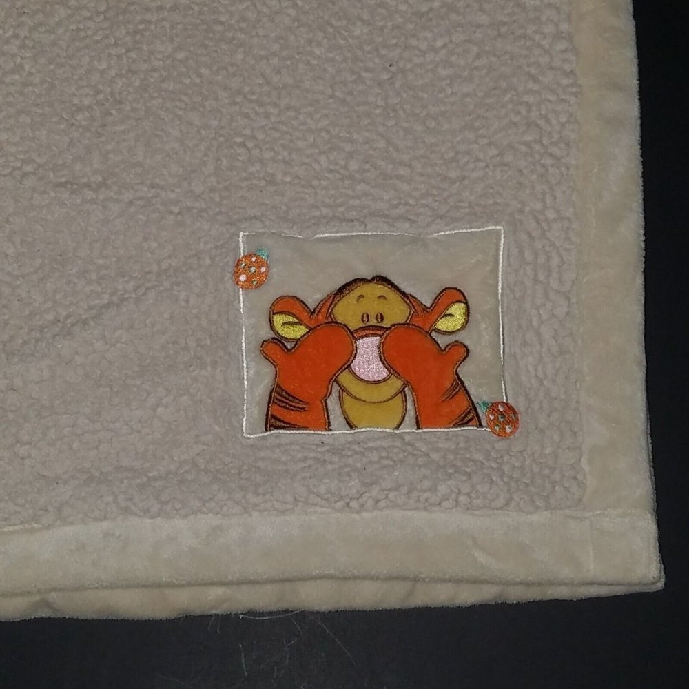 Disney Baby Tigger Baby Blanket White Sherpa Fleece Orange Ladybugs Peek-A-Boo